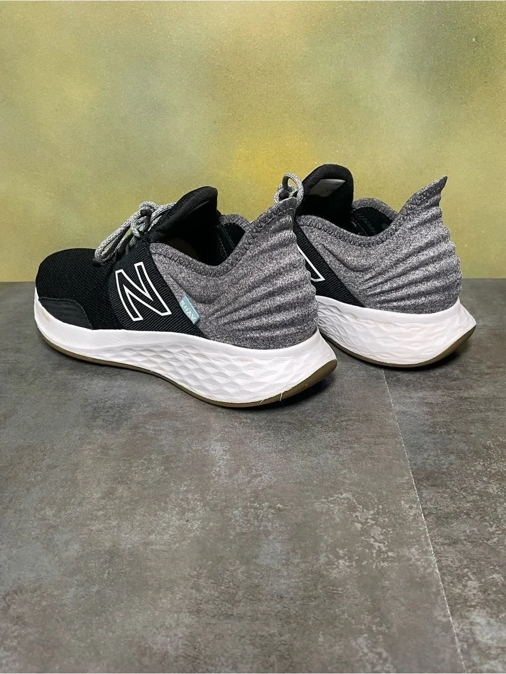 New Balance Women's Fresh Foam Roav T-Shirt Black/Gray Sneakers Size 9.5B